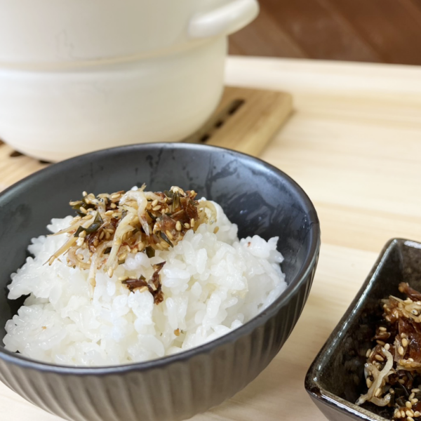 安心おいしい！使い切りだし昆布とおかかのふりかけ（加治川米コシヒカリ）